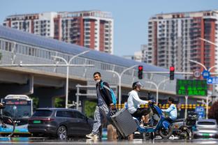 恩加德乌“手痒”操弄三轮举升车 弄巧成拙险些让车子无法熄火